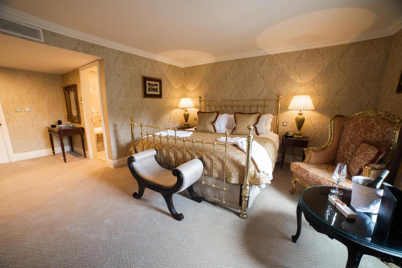 Finnstown Castle Hotel Lucan Exterior foto