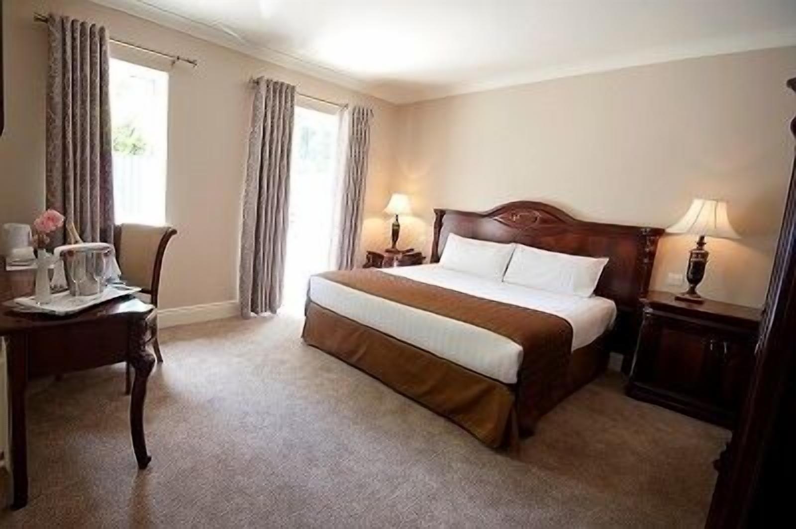 Finnstown Castle Hotel Lucan Exterior foto