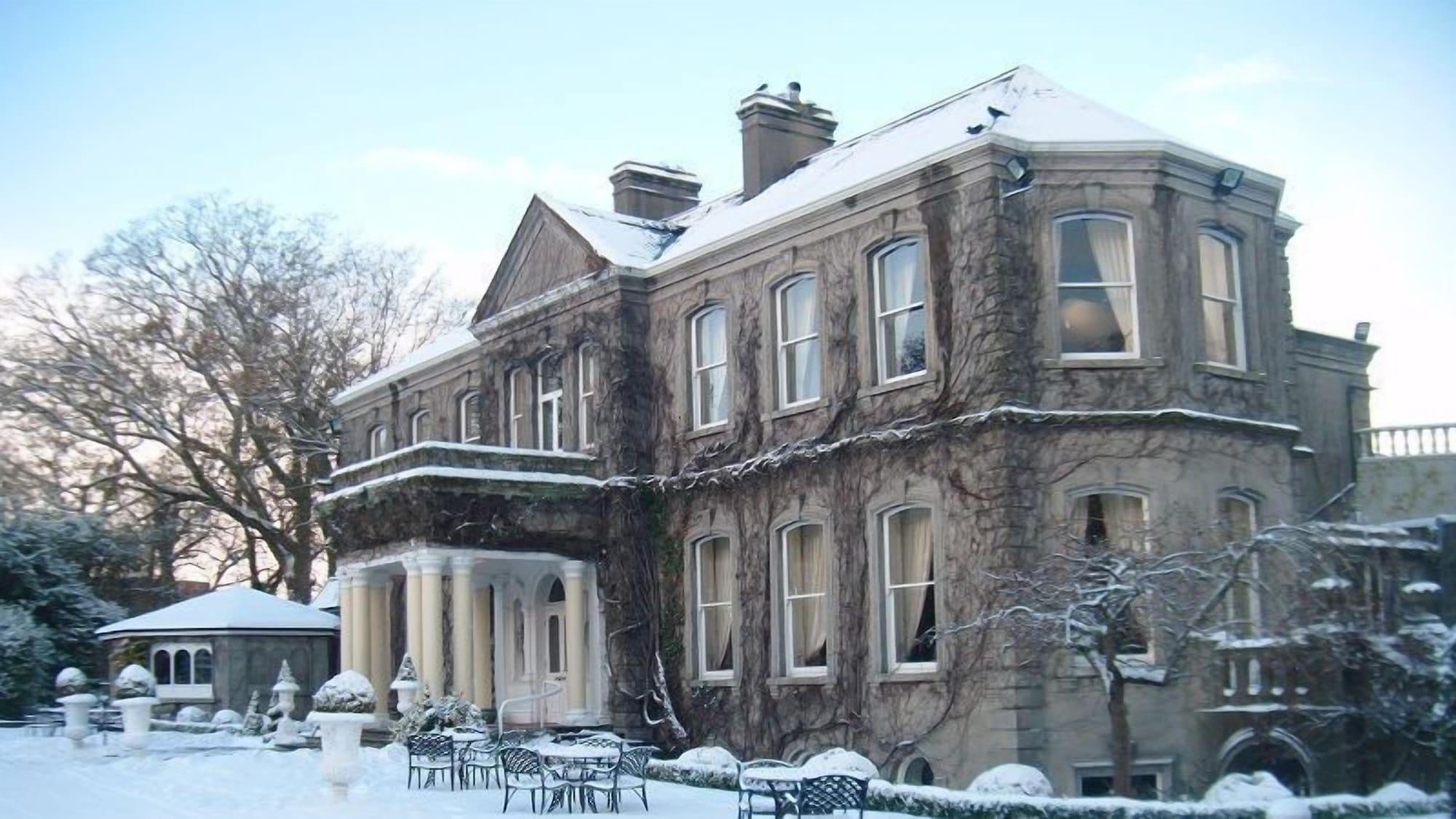 Finnstown Castle Hotel Lucan Exterior foto