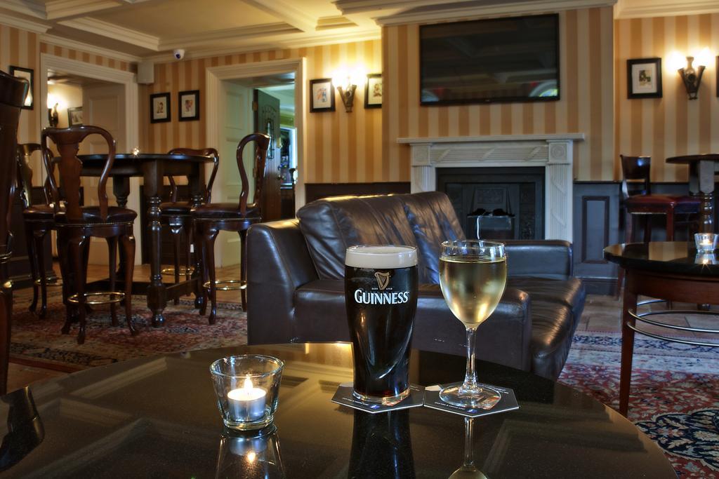 Finnstown Castle Hotel Lucan Exterior foto